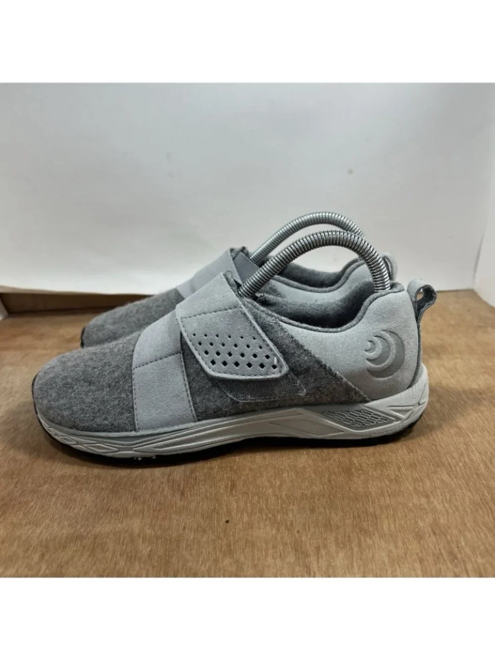 Topo Athletic Rekover Low Top Women Size 7 Grey Running Shoes